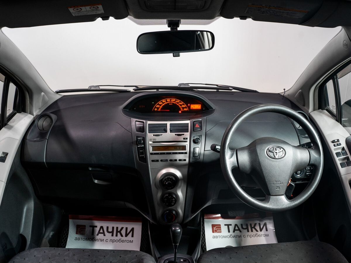 Toyota Vitz 2008 - фото автомобиля