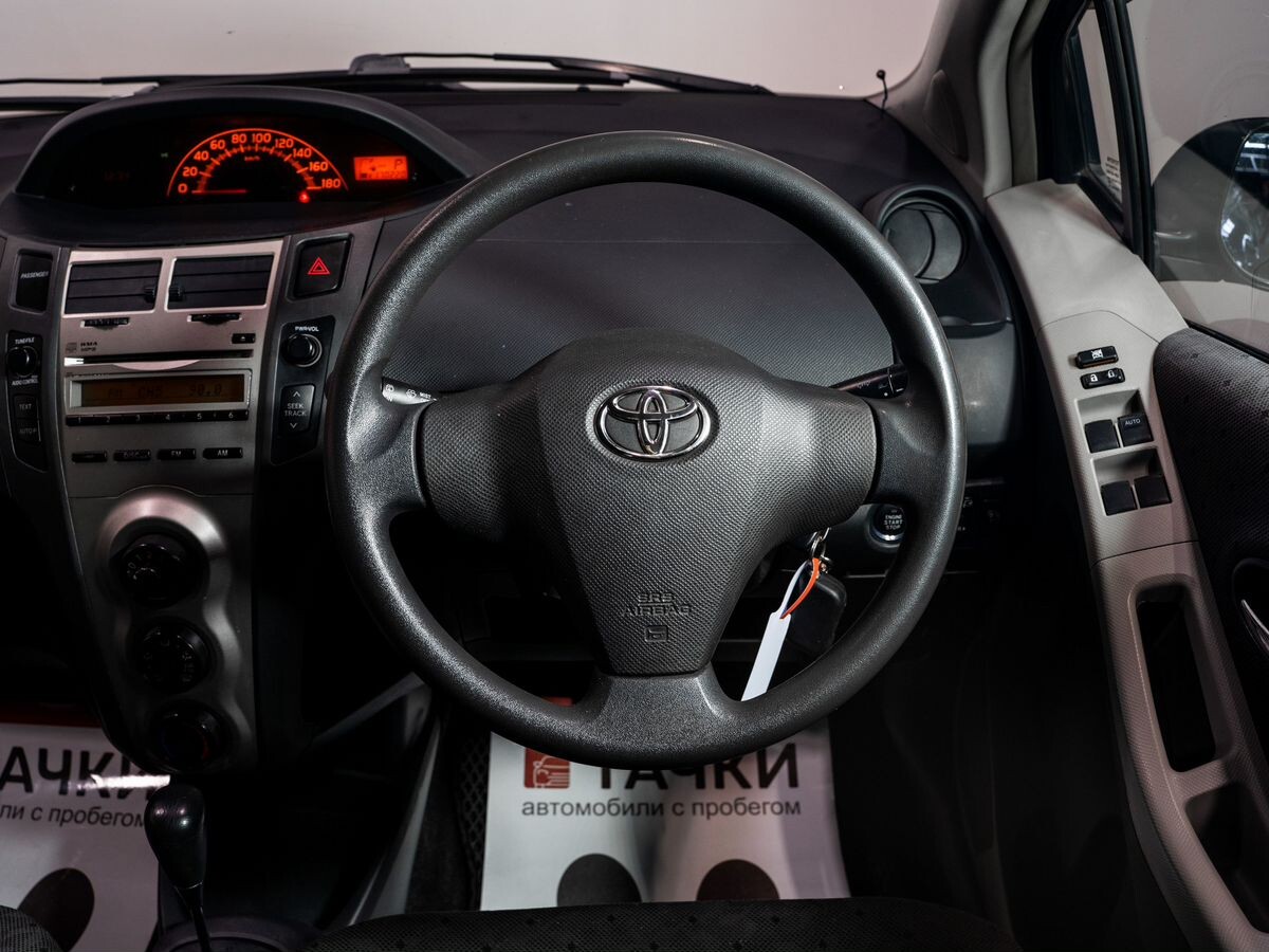 Toyota Vitz 2008 - фото автомобиля