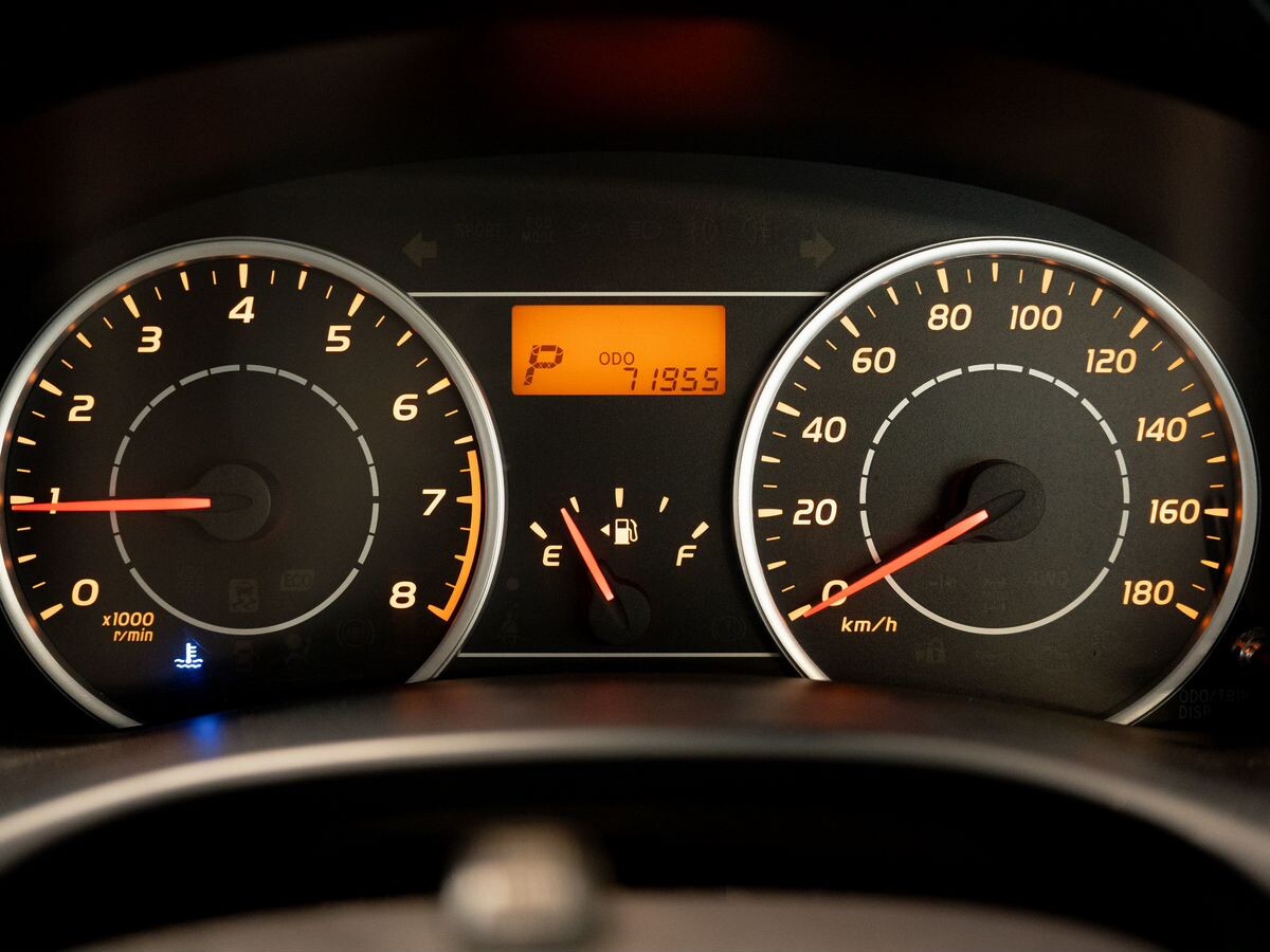 Toyota Wish 2011 - фото автомобиля