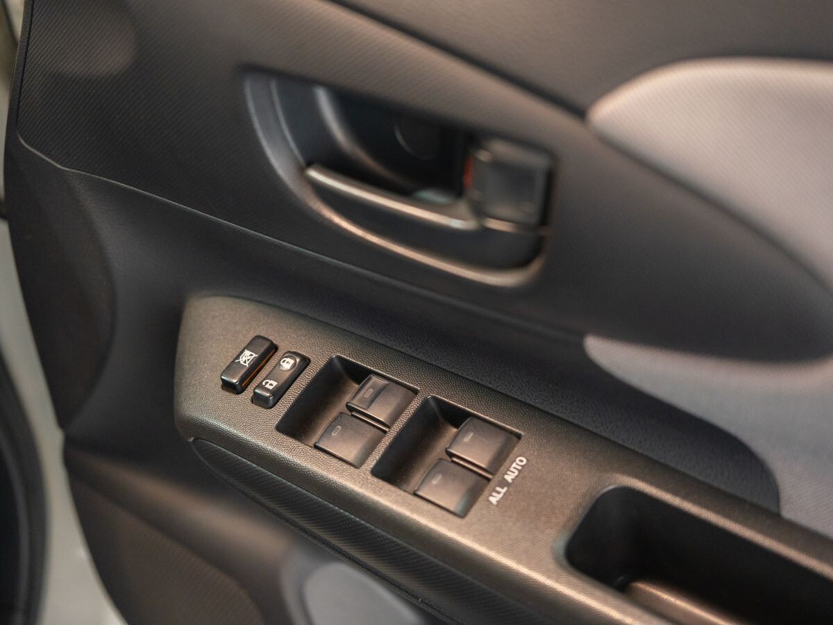 Toyota Wish 2011 - фото автомобиля