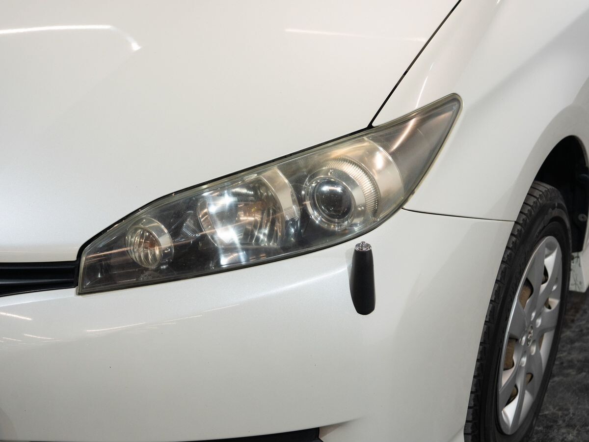 Toyota Wish 2011 - фото автомобиля