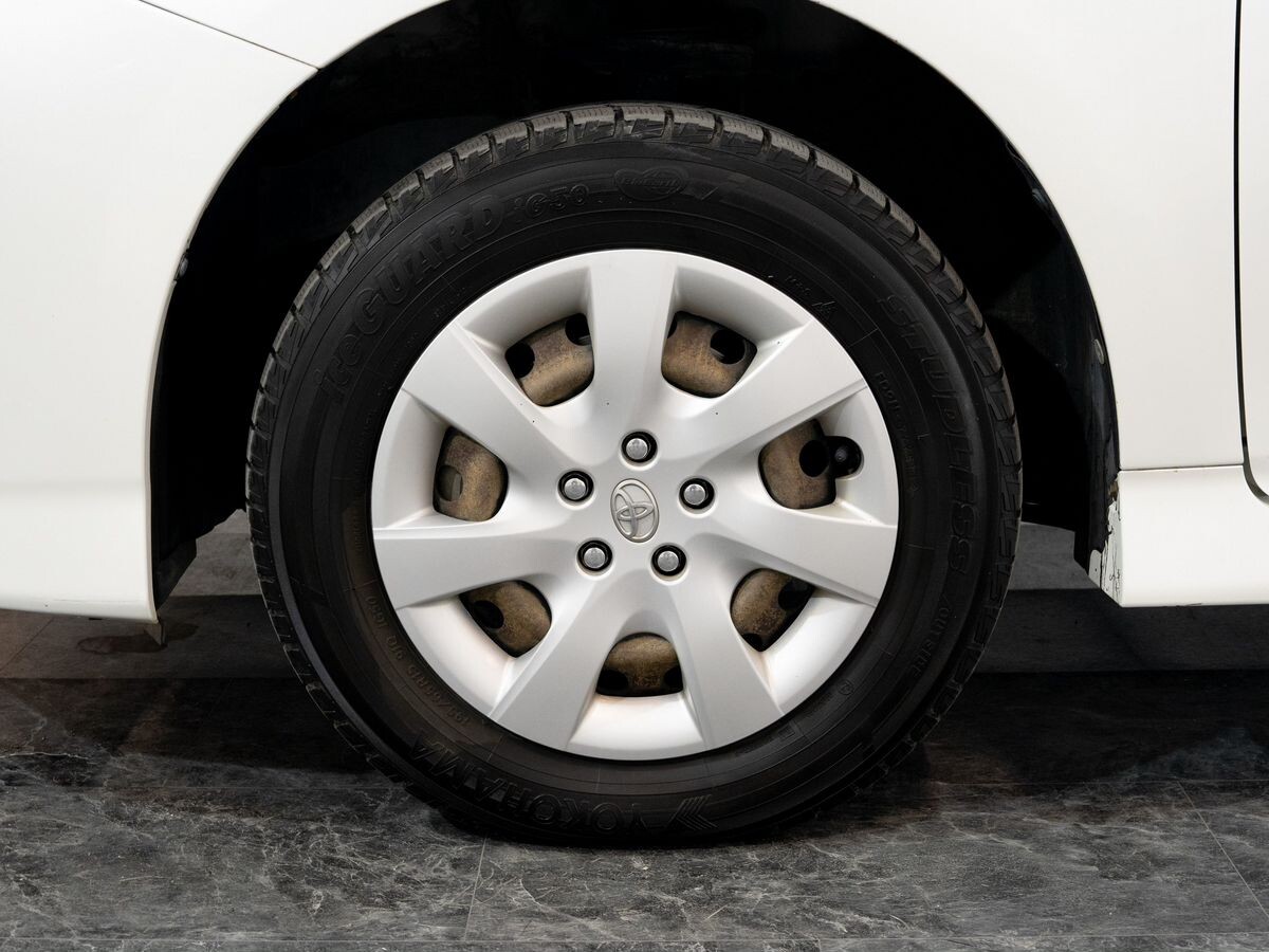 Toyota Wish 2011 - фото автомобиля