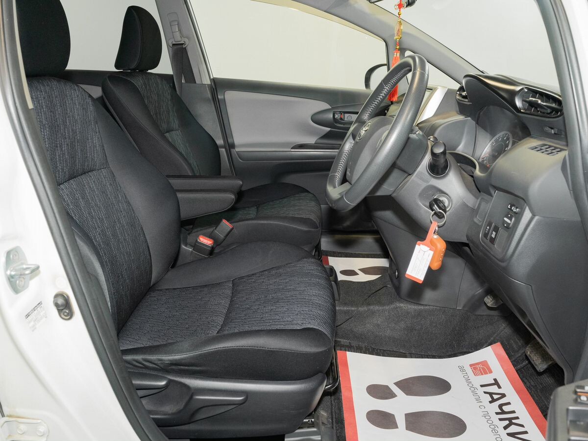 Toyota Wish 2011 - фото автомобиля