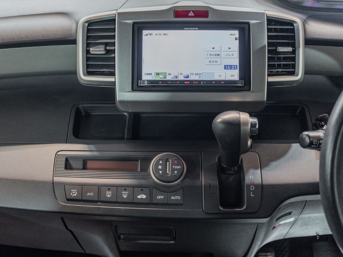 Honda Freed 2011 - фото автомобиля