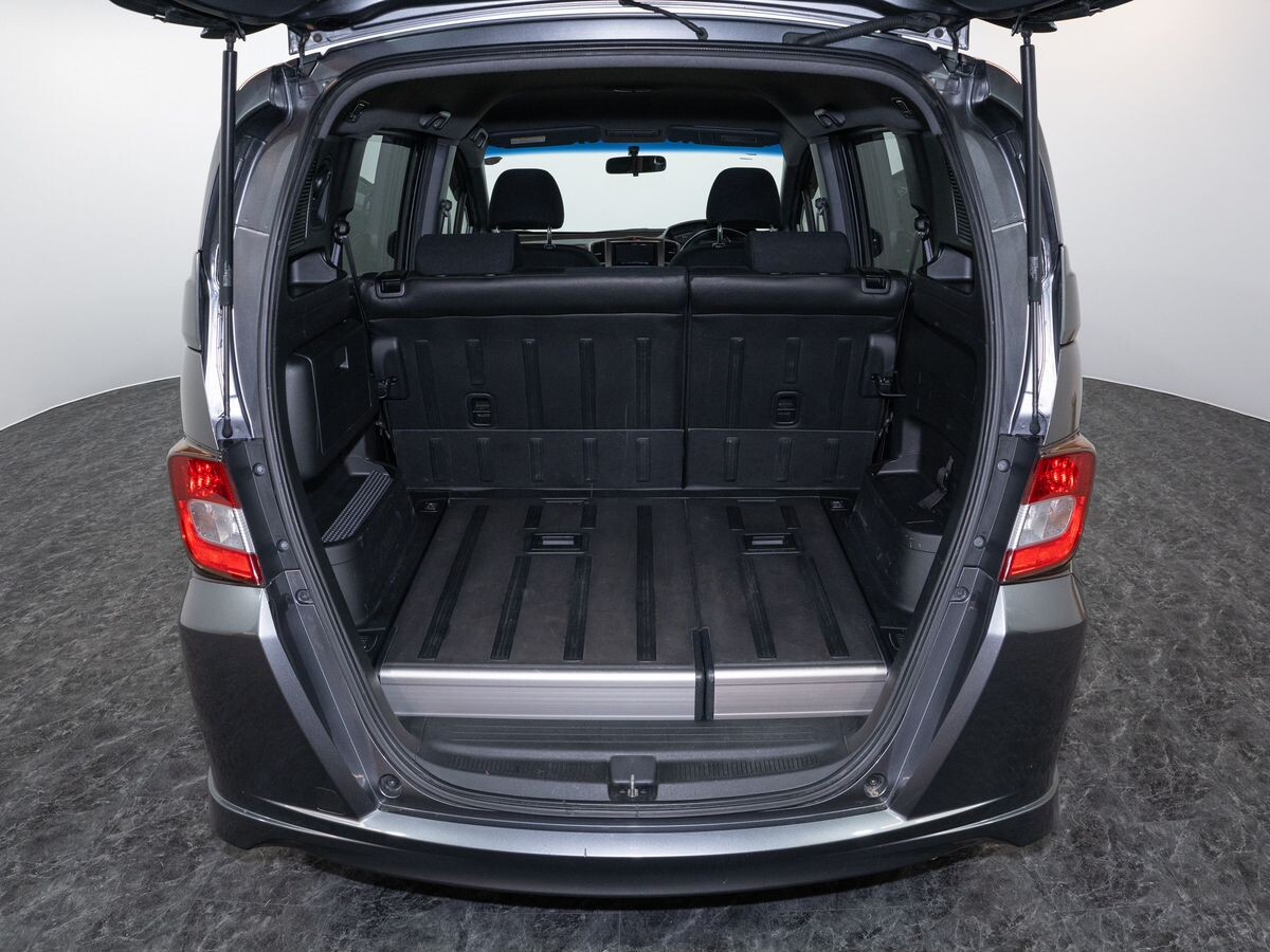 Honda Freed 2011 - фото автомобиля