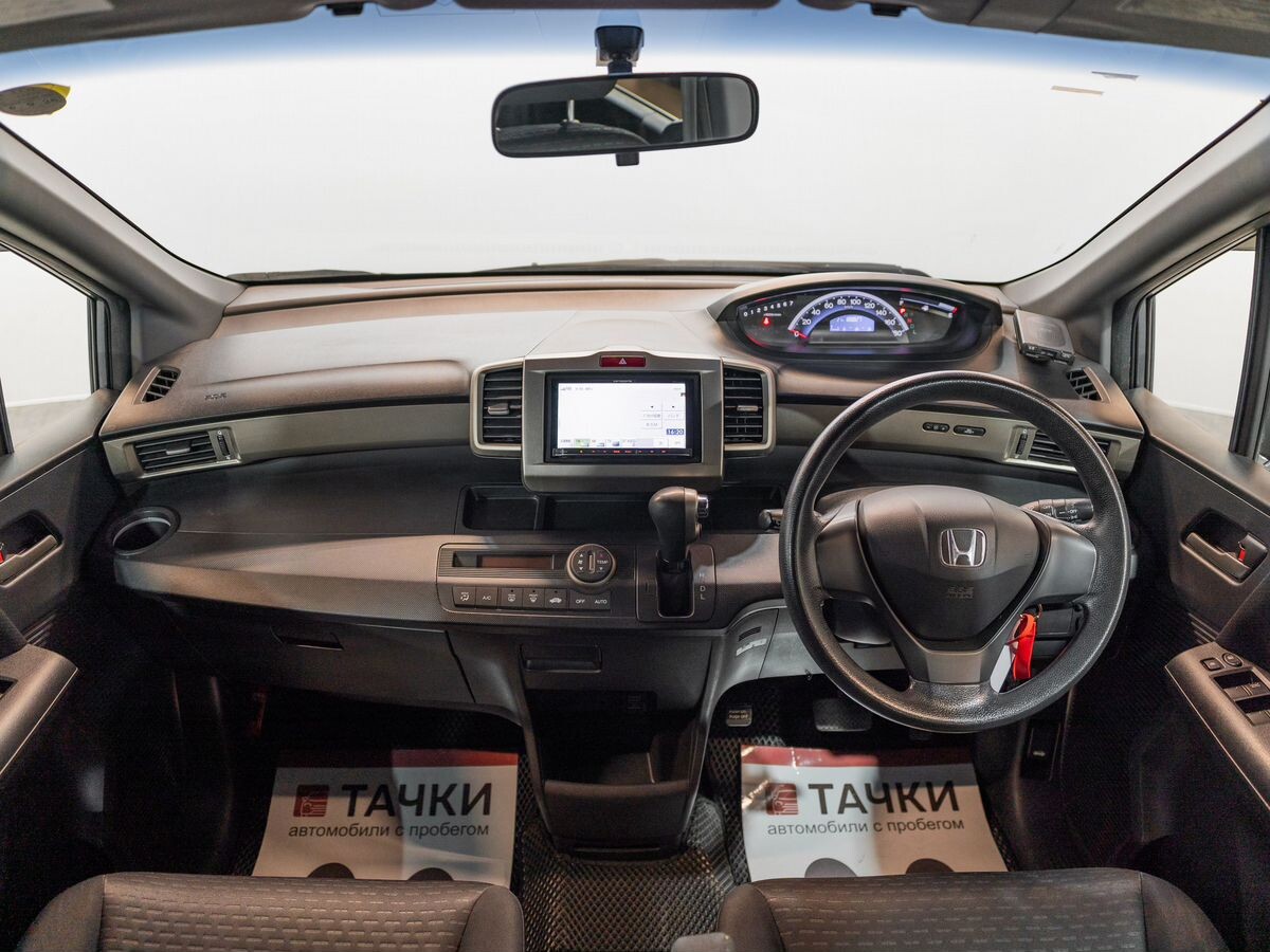 Honda Freed 2011 - фото автомобиля