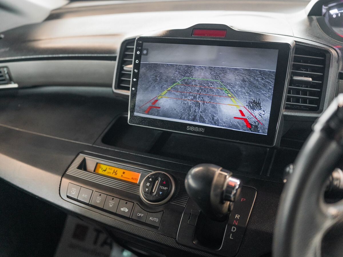 Honda Freed 2010 - фото автомобиля