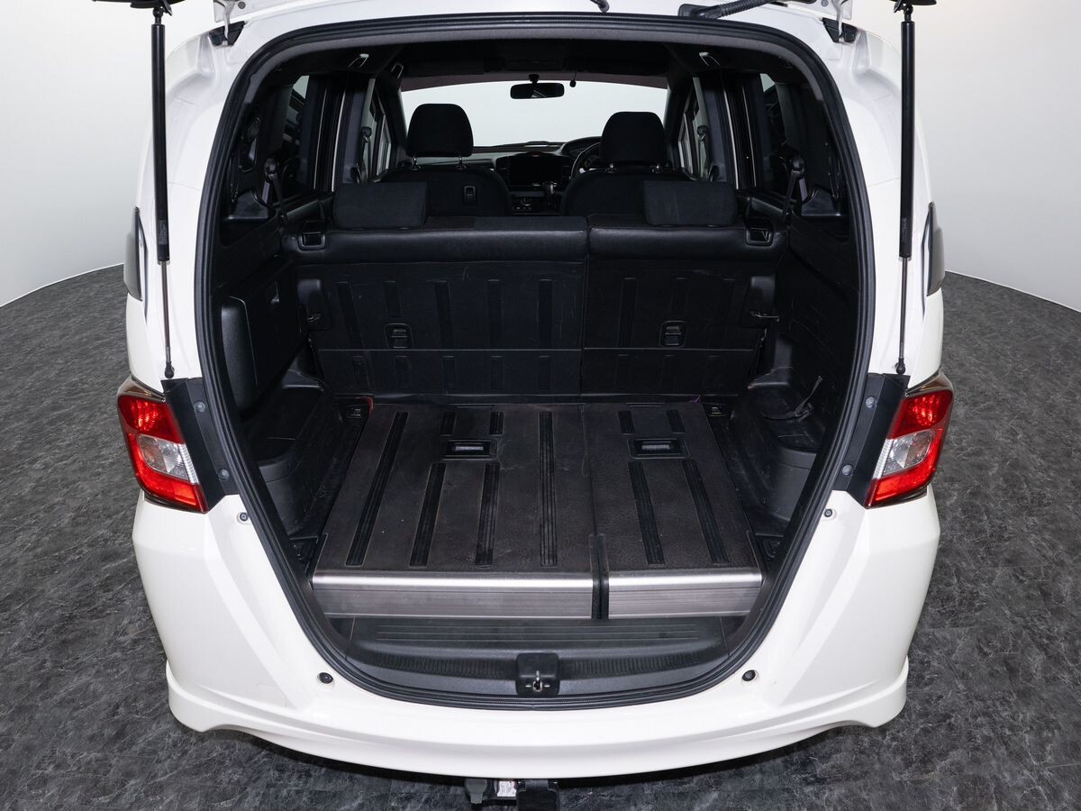 Honda Freed 2010 - фото автомобиля