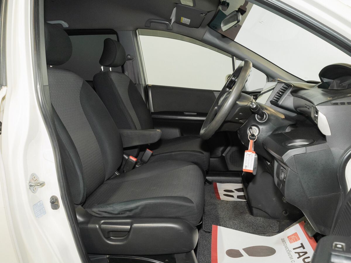 Honda Freed 2010 - фото автомобиля