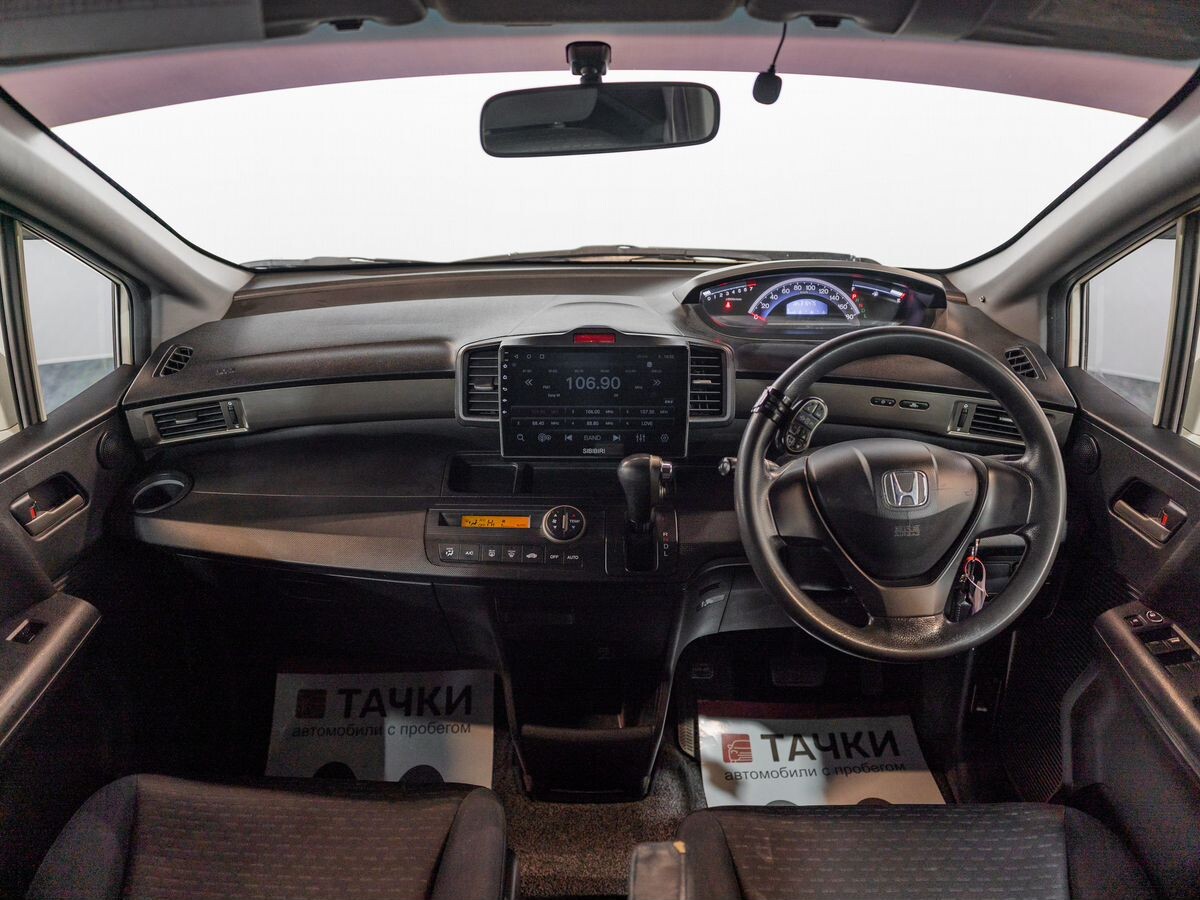 Honda Freed 2010 - фото автомобиля