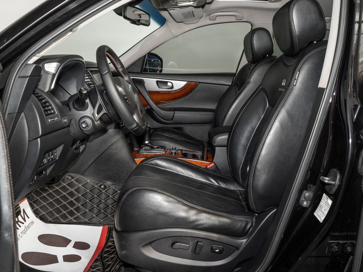 Infiniti QX70 2013 - фото автомобиля
