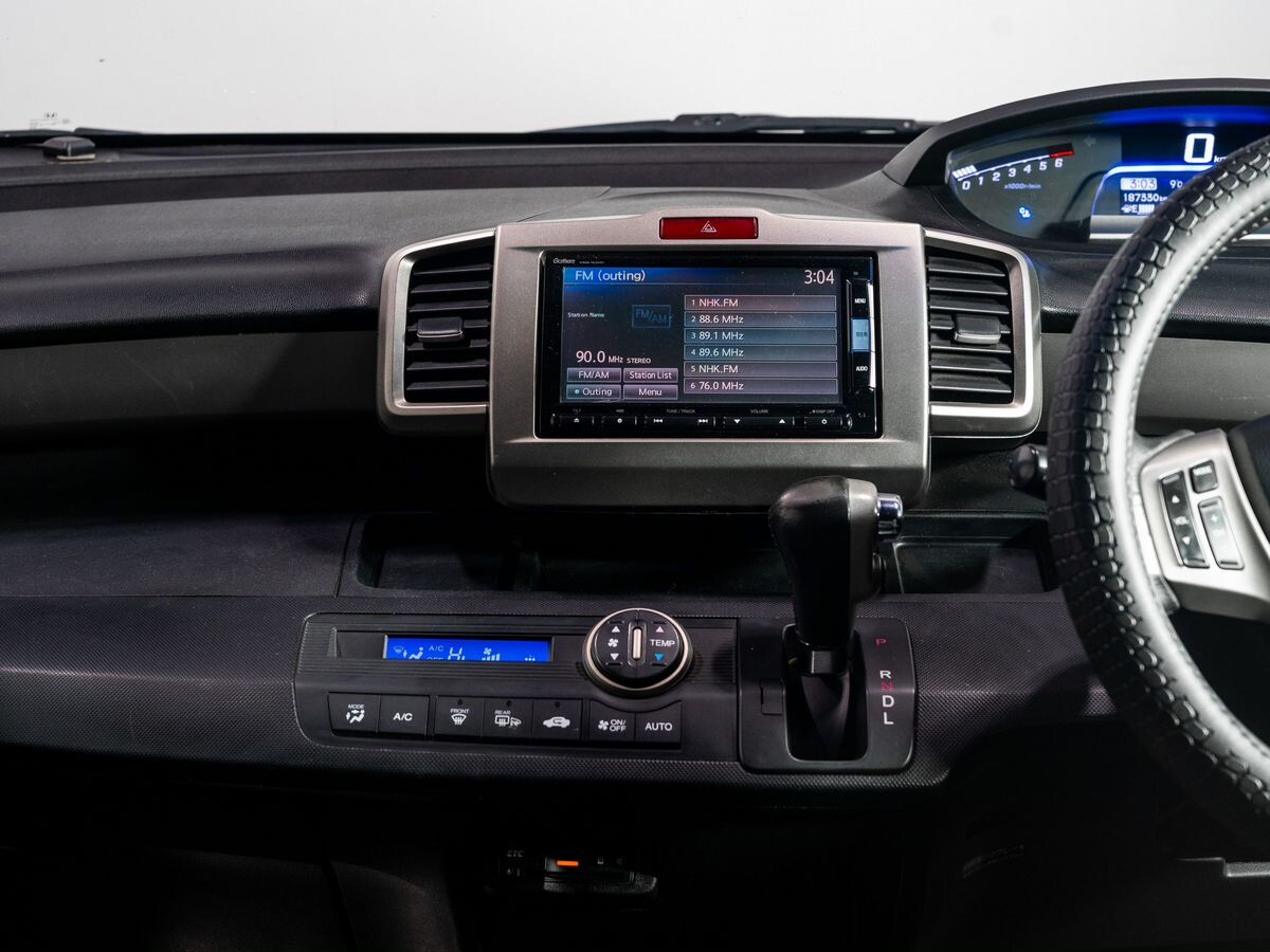 Honda Freed 2015 - фото автомобиля