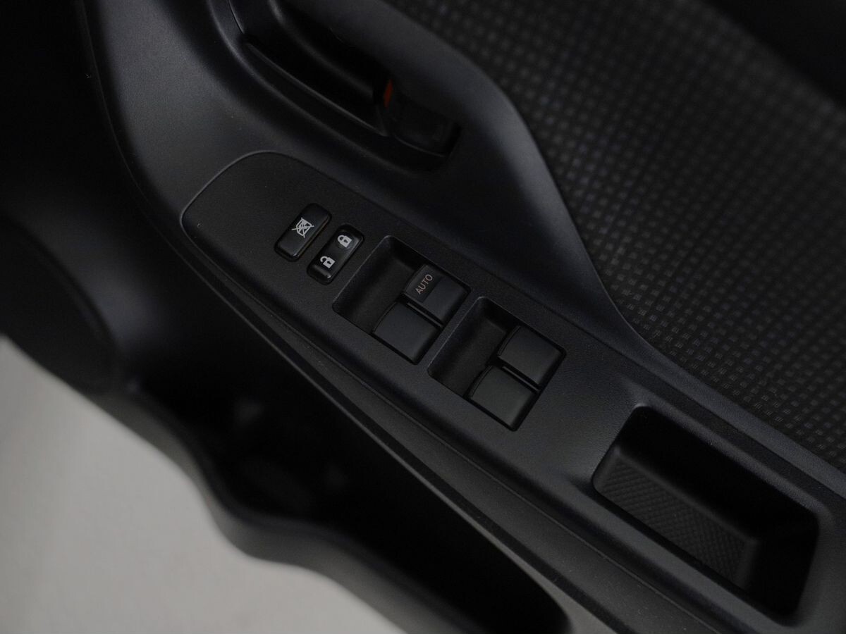 Toyota Vitz 2019 - фото автомобиля