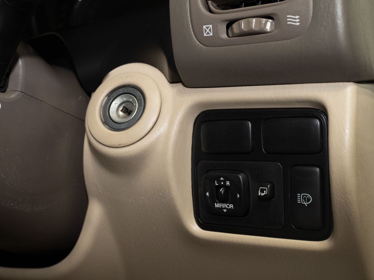 Toyota Land Cruiser 2005 - фото автомобиля