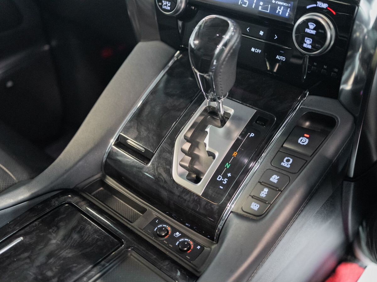 Toyota Alphard 2018 - фото автомобиля