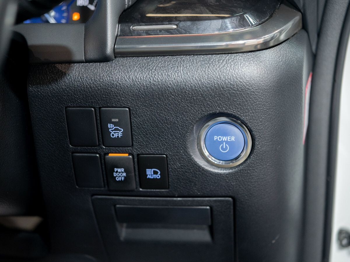 Toyota Alphard 2018 - фото автомобиля