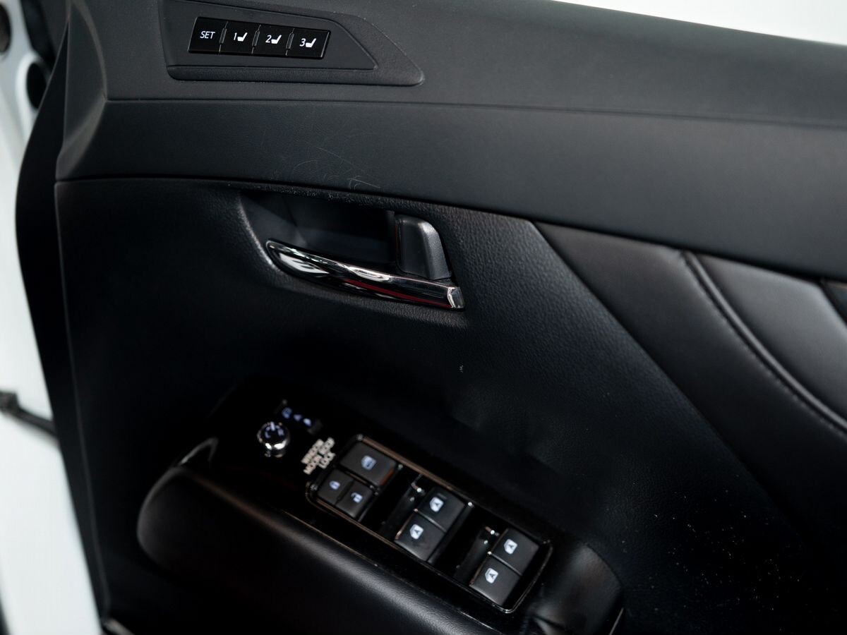 Toyota Alphard 2018 - фото автомобиля
