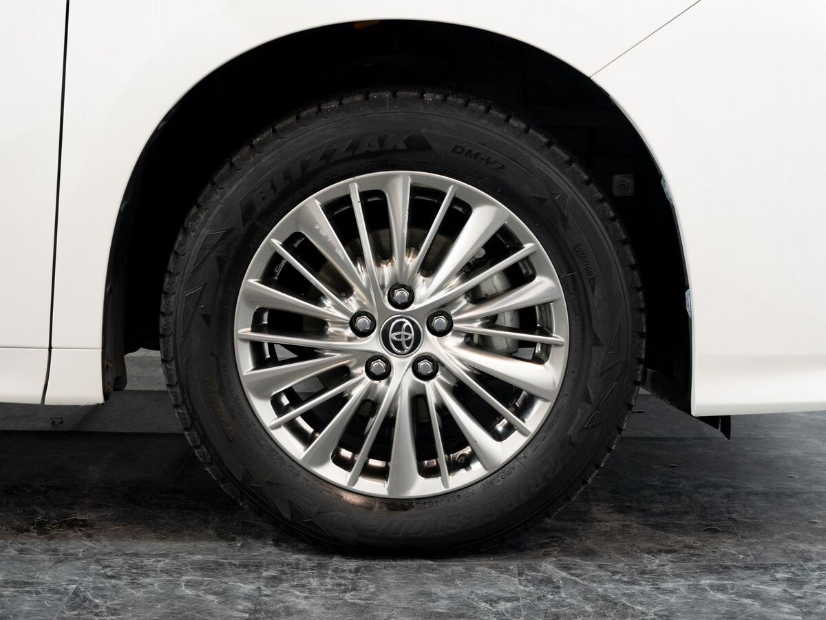 Toyota Alphard 2018 - фото автомобиля