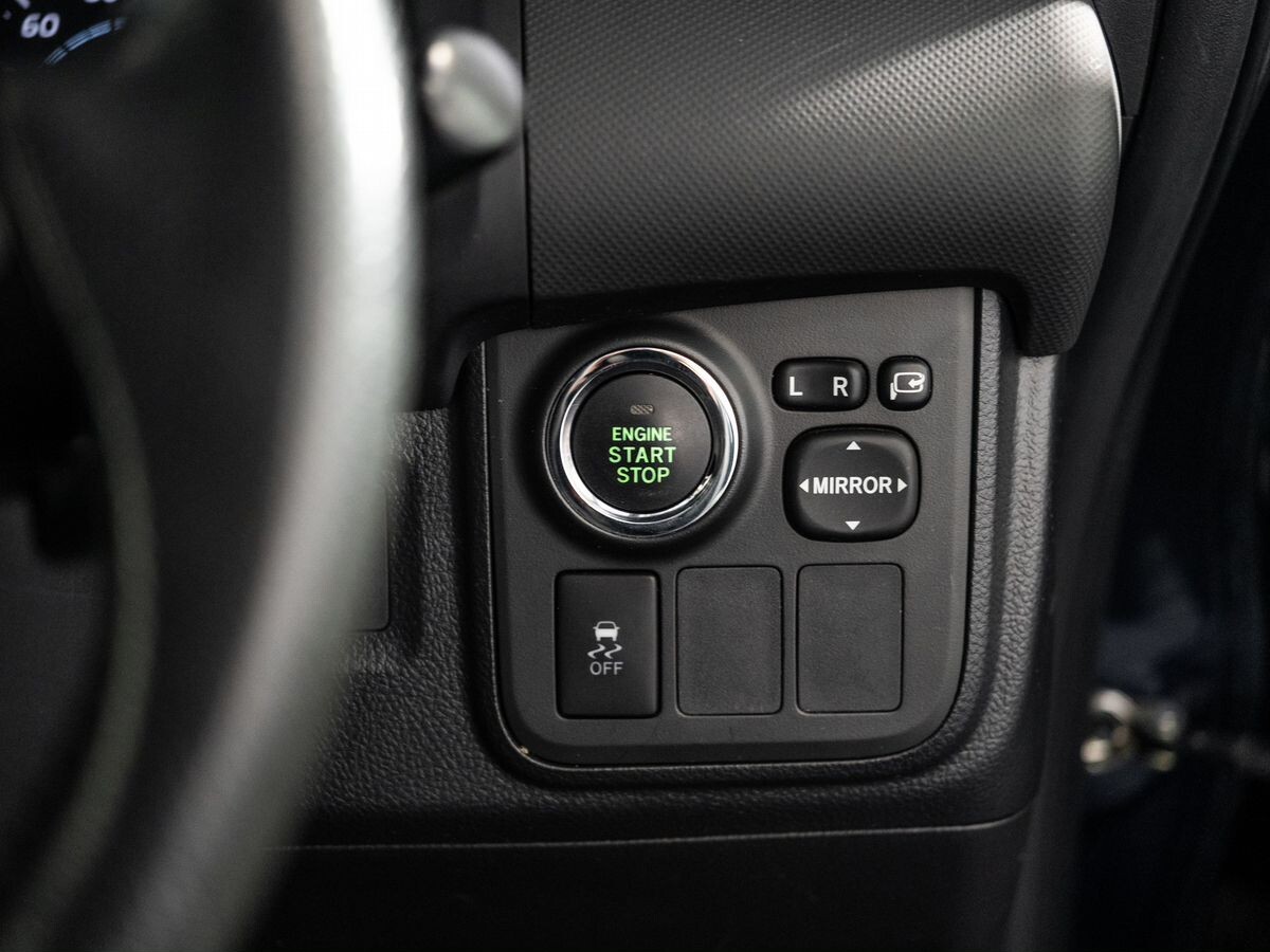 Toyota Wish 2011 - фото автомобиля