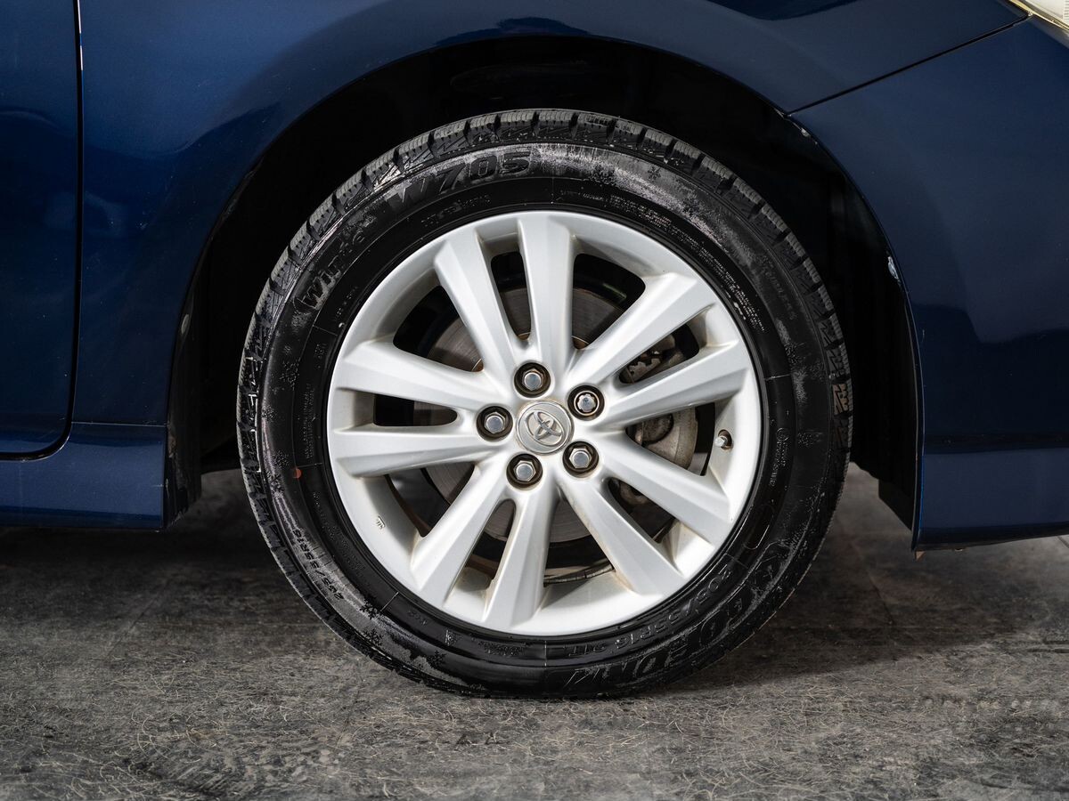 Toyota Wish 2011 - фото автомобиля