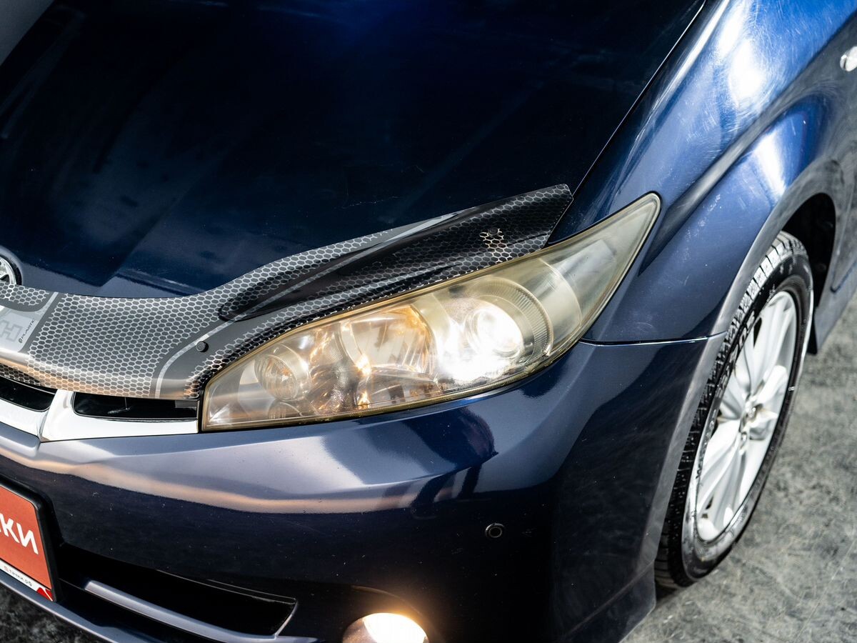 Toyota Wish 2011 - фото автомобиля