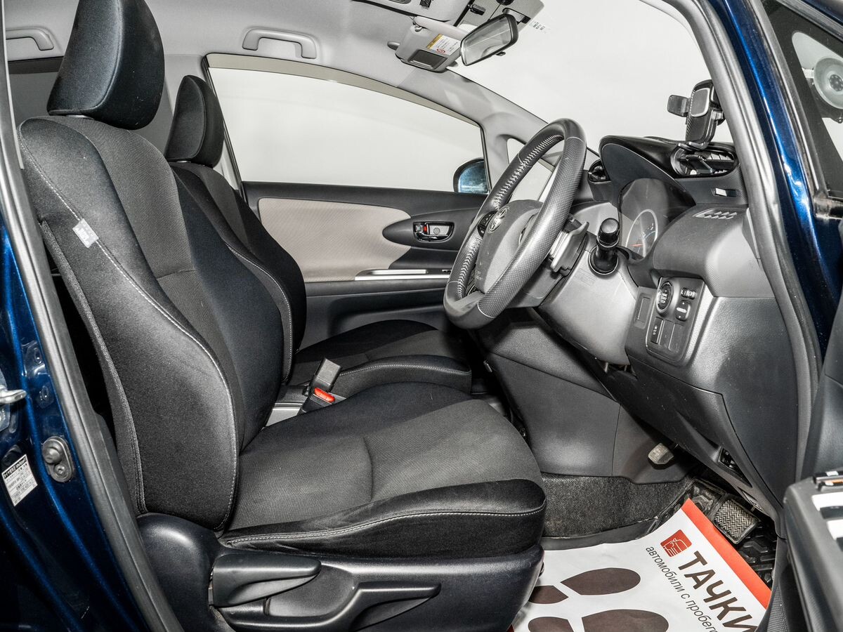 Toyota Wish 2011 - фото автомобиля