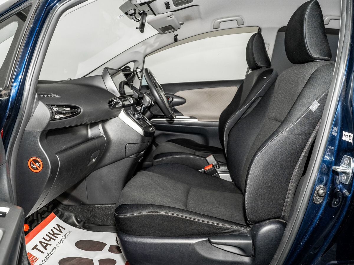 Toyota Wish 2011 - фото автомобиля