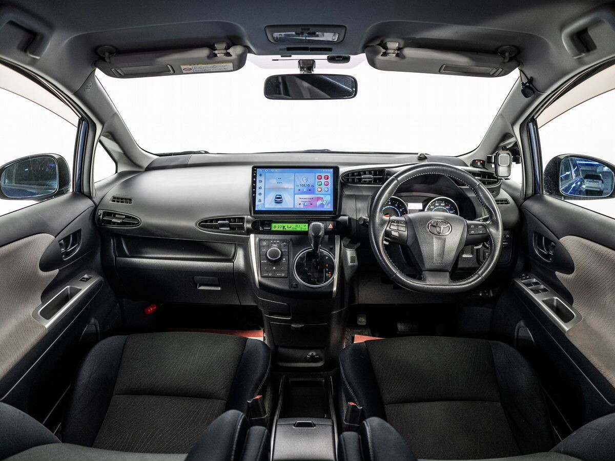 Toyota Wish 2011 - фото автомобиля