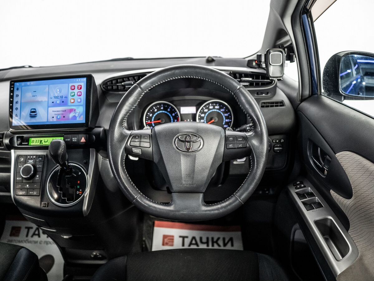 Toyota Wish 2011 - фото автомобиля