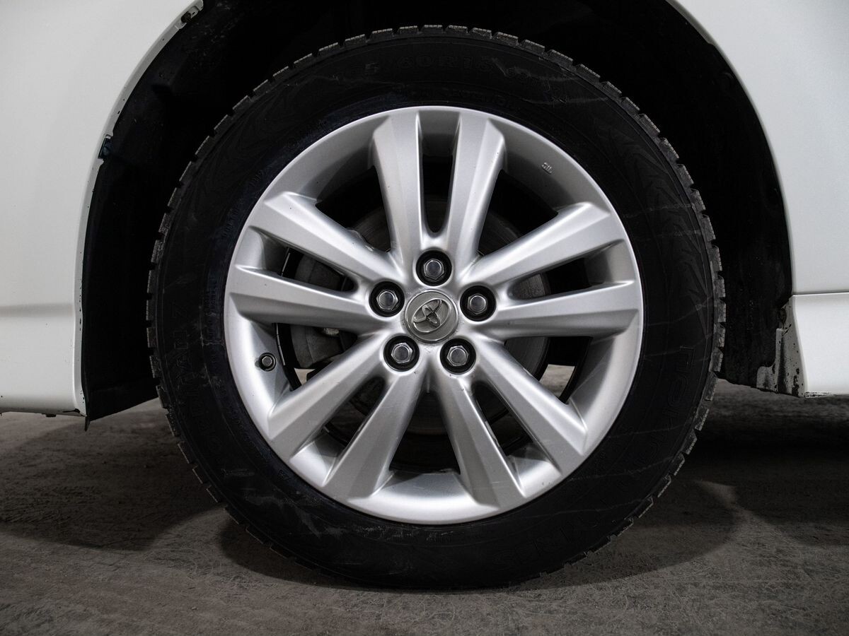 Toyota Wish 2009 - фото автомобиля