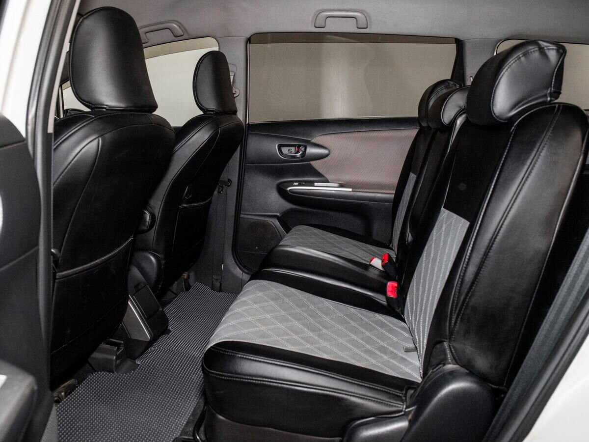 Toyota Wish 2009 - фото автомобиля