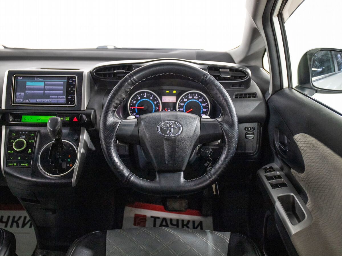 Toyota Wish 2009 - фото автомобиля