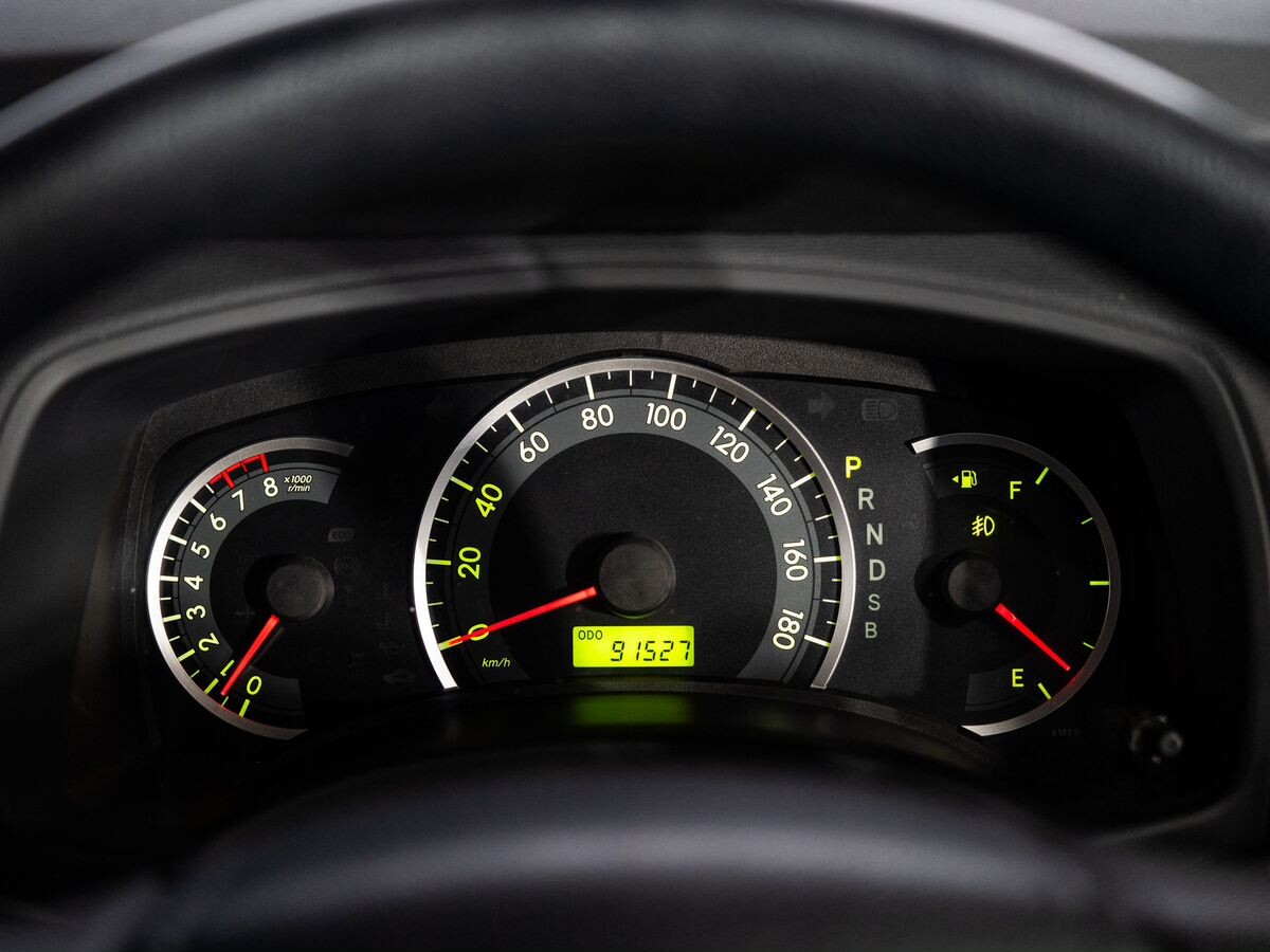 Toyota ISis 2015 - фото автомобиля