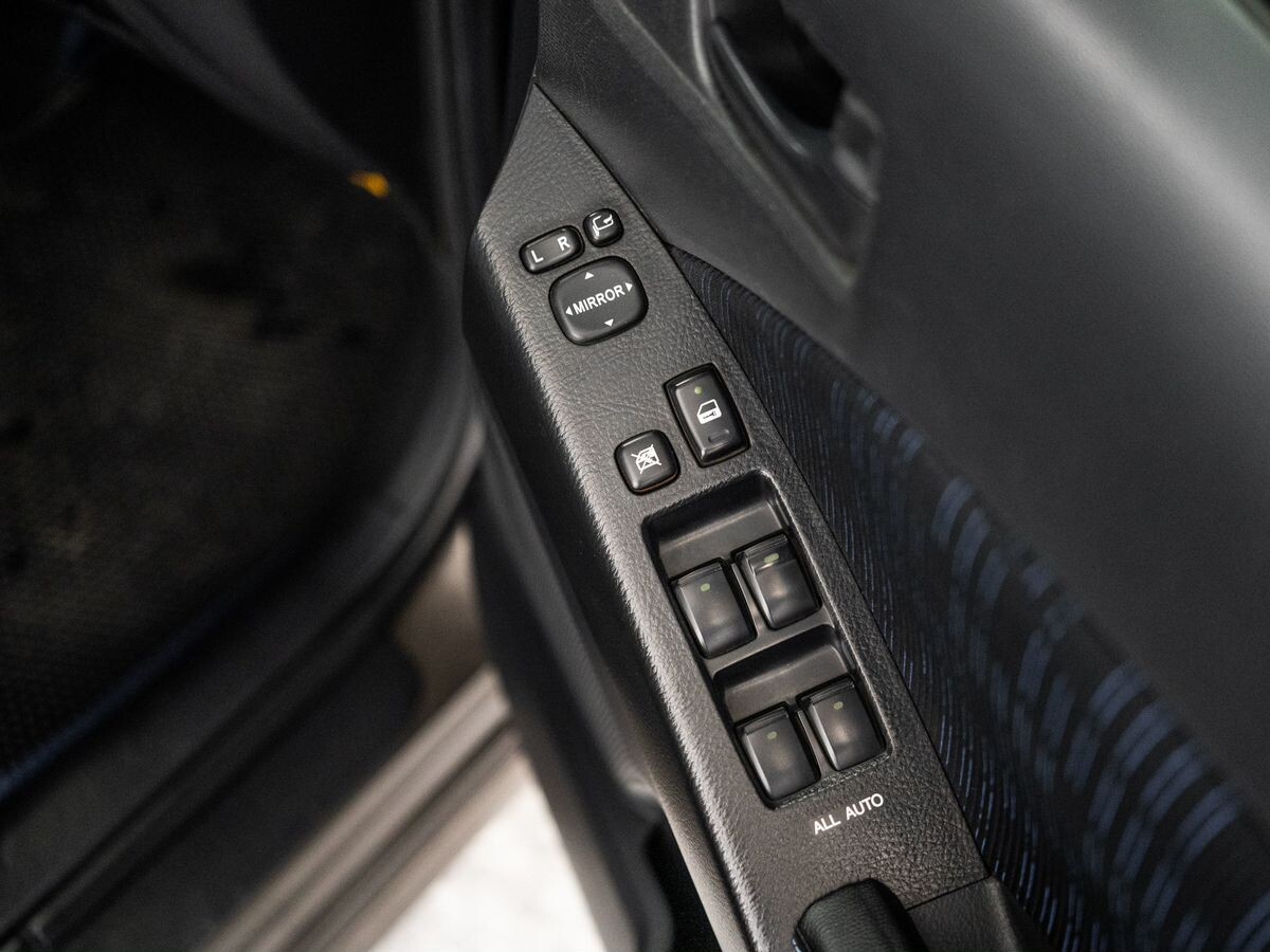 Toyota ISis 2015 - фото автомобиля