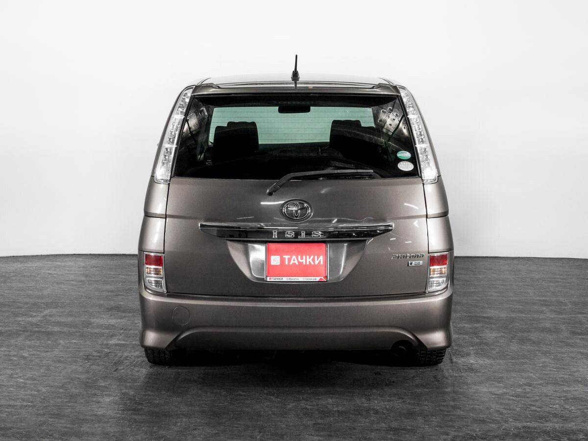 Toyota ISis 2015 - фото автомобиля