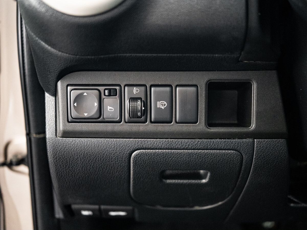 Nissan Note 2012 - фото автомобиля