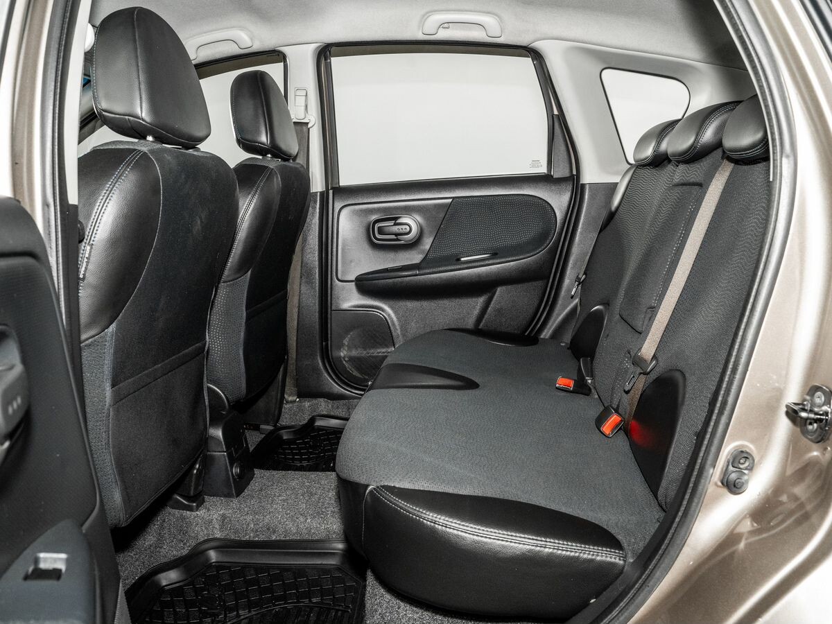 Nissan Note 2012 - фото автомобиля