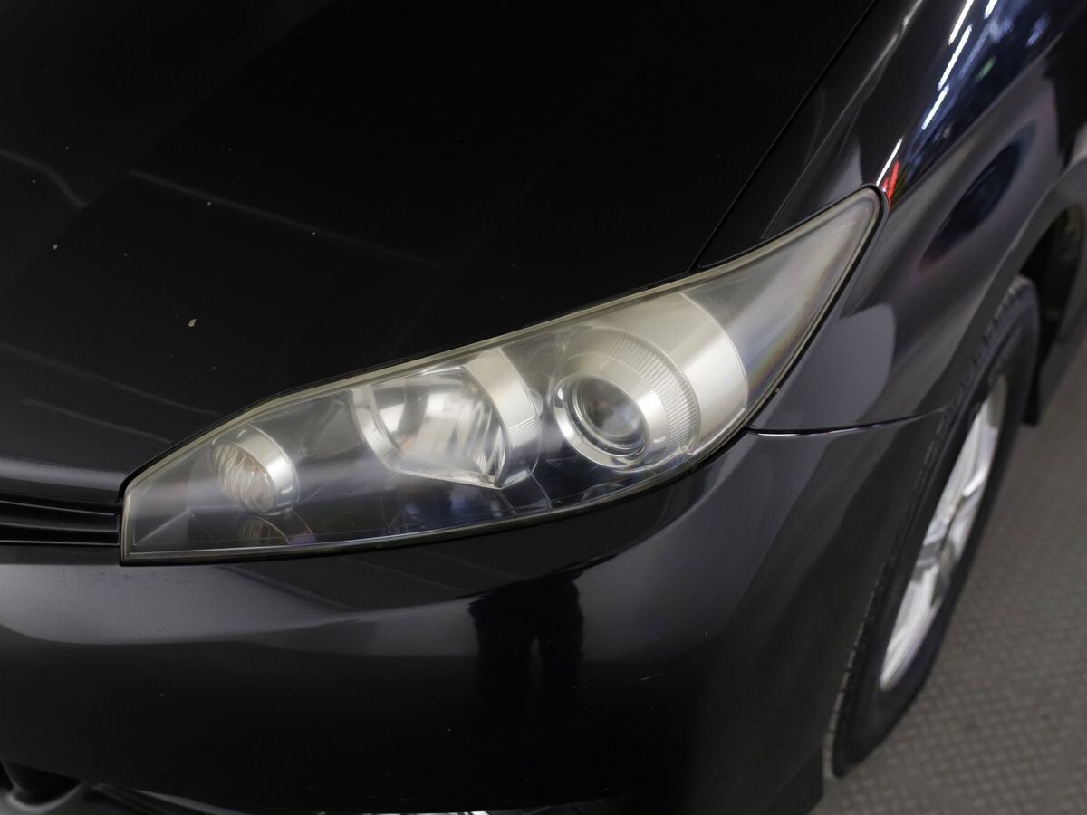 Toyota Wish 2010 - фото автомобиля