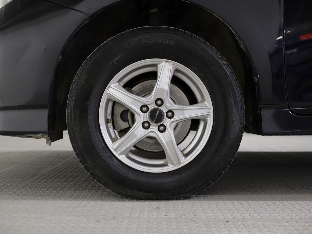 Toyota Wish 2010 - фото автомобиля