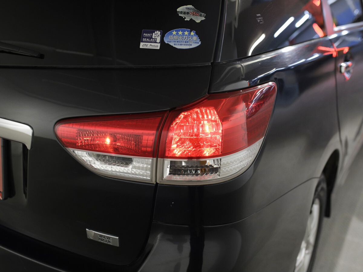 Toyota Wish 2010 - фото автомобиля