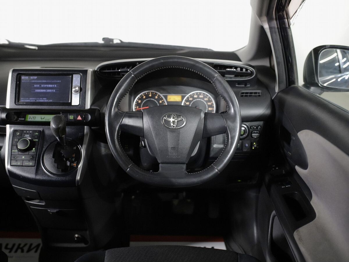 Toyota Wish 2010 - фото автомобиля