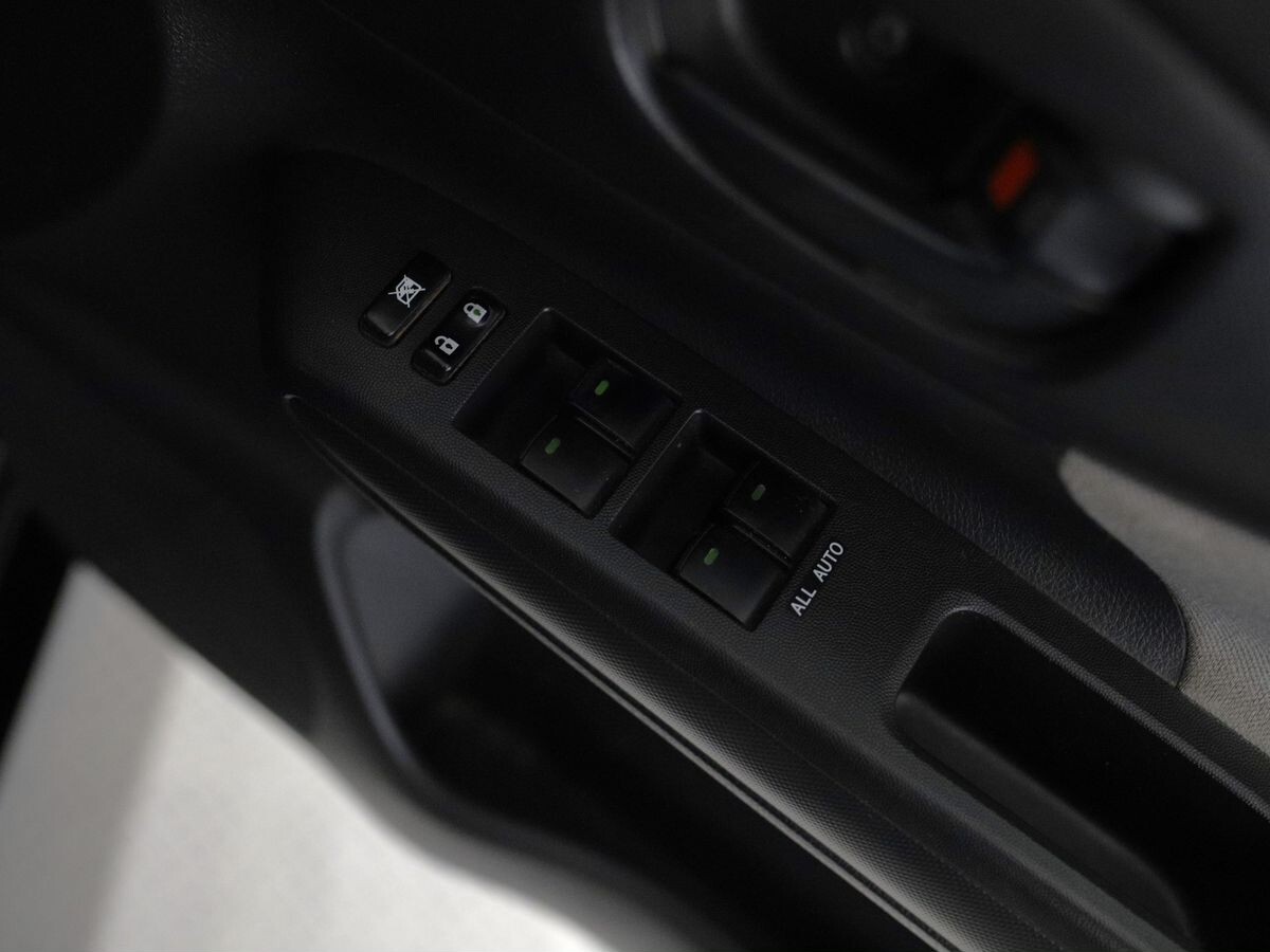 Toyota Wish 2010 - фото автомобиля