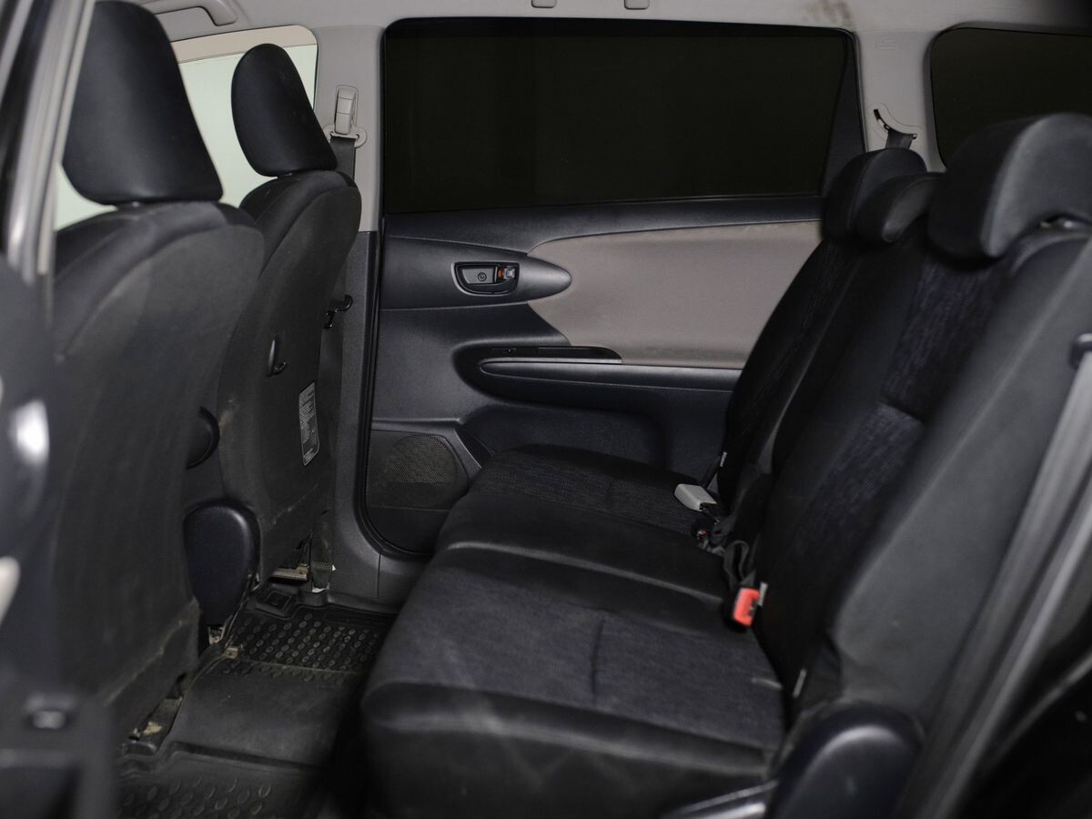 Toyota Wish 2010 - фото автомобиля