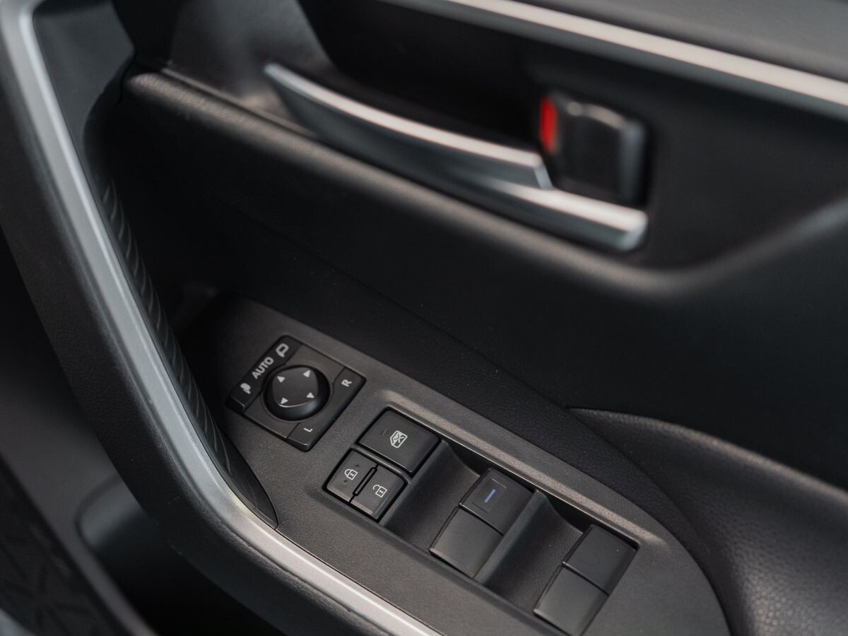 Toyota RAV4 2019 - фото автомобиля