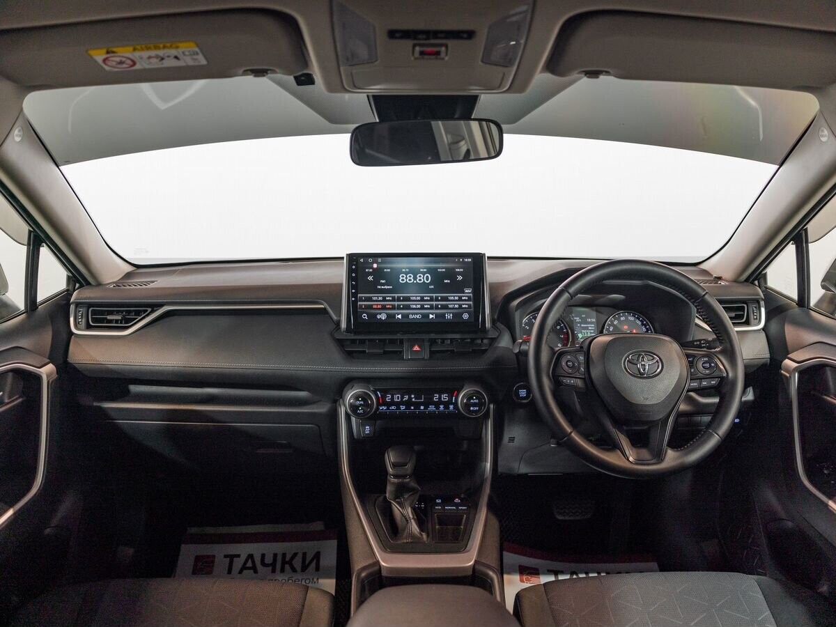 Toyota RAV4 2019 - фото автомобиля