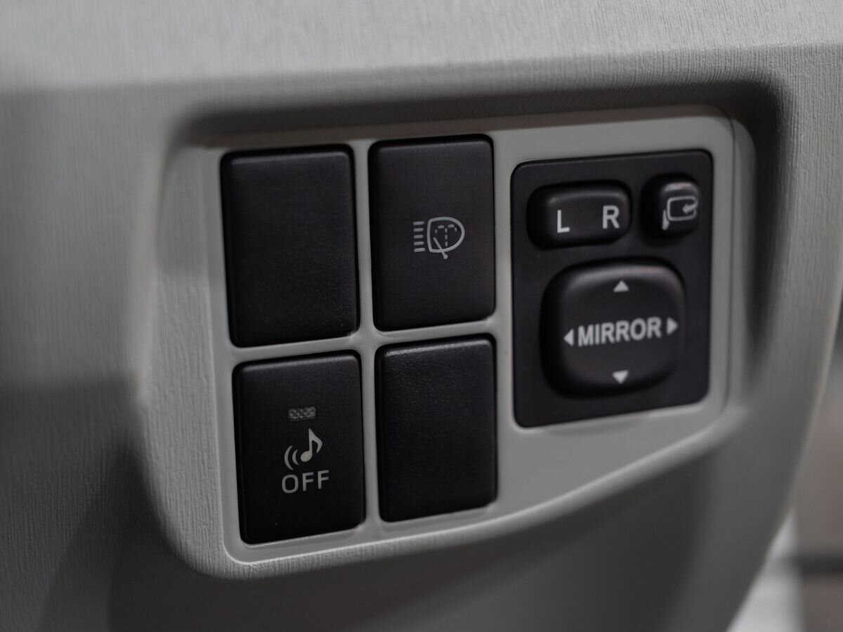 Toyota Prius 2011 - фото автомобиля