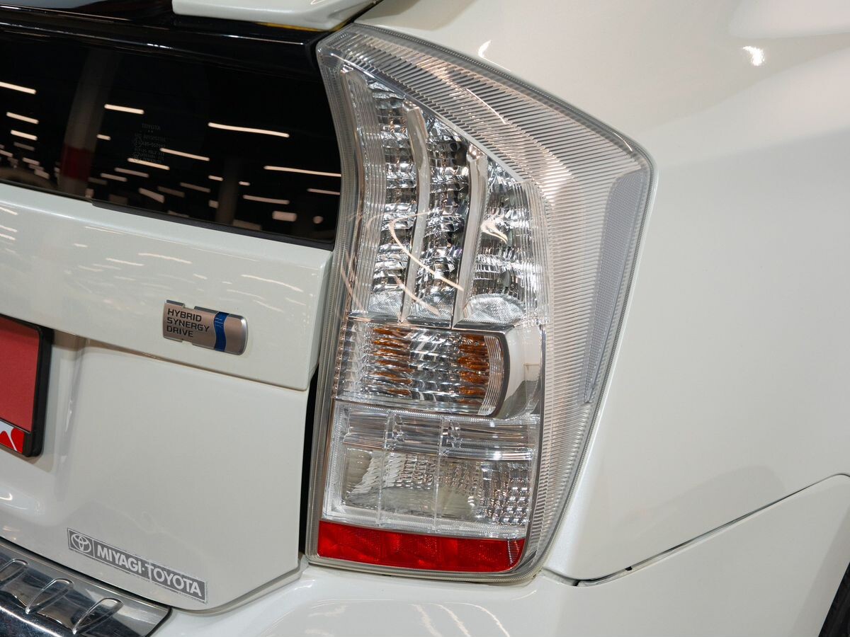 Toyota Prius 2011 - фото автомобиля