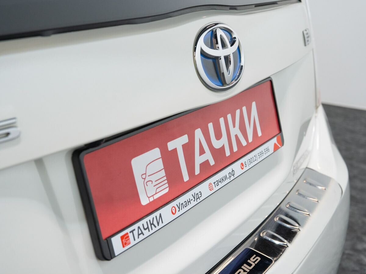 Toyota Prius 2011 - фото автомобиля