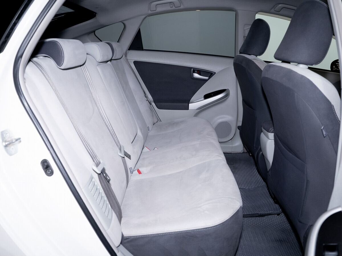 Toyota Prius 2011 - фото автомобиля