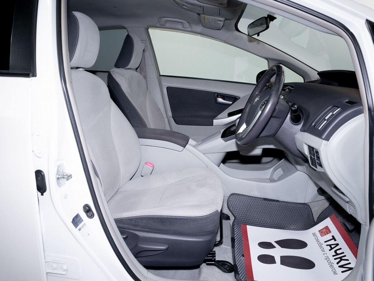 Toyota Prius 2011 - фото автомобиля